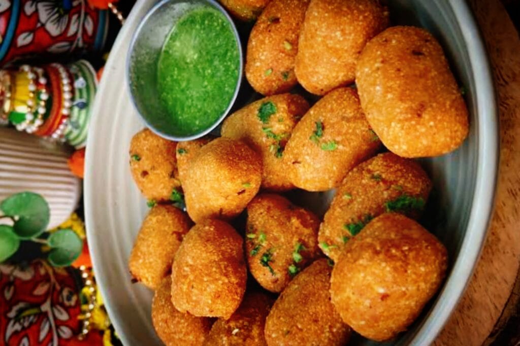 Navratri Special Recipe नवरात्री में ट्राई करें आलू और साबूदाना से बनने वाली यह आसान चटपटी रेसिपी